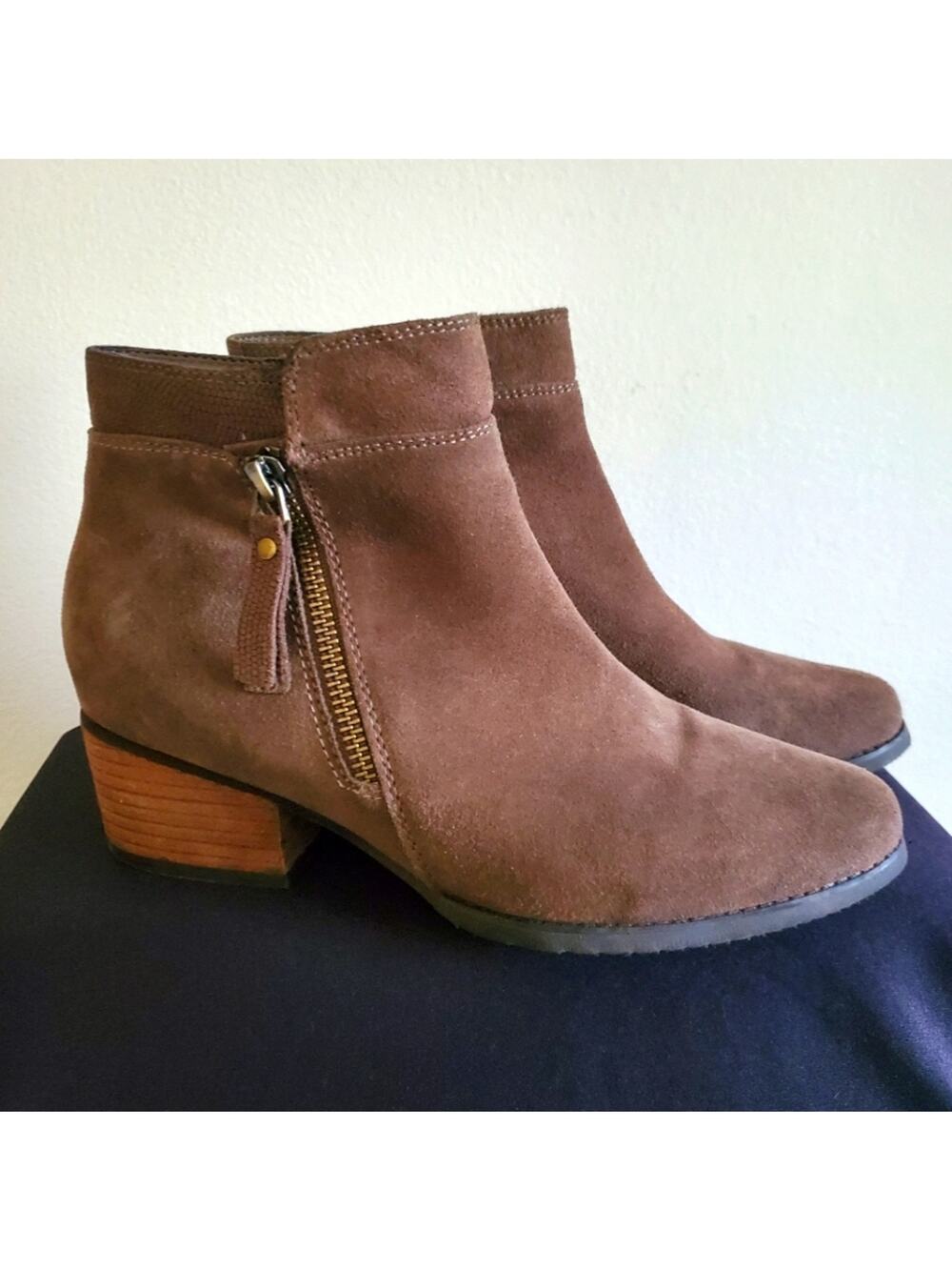 BLONDO Woman's brown suede ankle boots Waterproof size 7